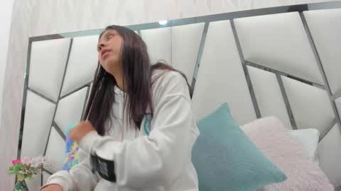 Aura online show from February 2026 03:06:01 AM