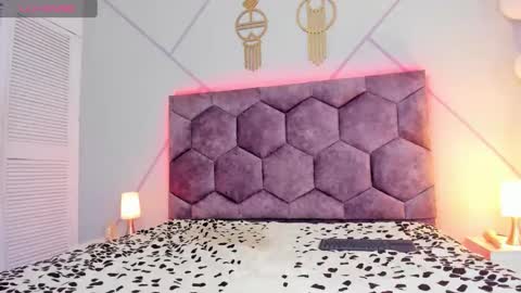 Snapshot of _aurora_collins_ chatting on February 2025 03:36:02 PM _aurora_collins_ online show from February 2025 03:36:02 PM