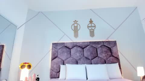 Snapshot of _aurora_collins_ chatting on October 2025 12:56:01 PM _aurora_collins_ online show from October 2025 12:56:01 PM