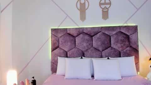 Snapshot of _aurora_collins_ chatting on October 2025 12:50:02 PM _aurora_collins_ online show from October 2025 12:50:02 PM