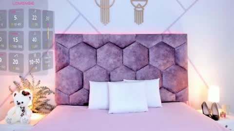 Snapshot of _aurora_collins_ chatting on February 2026 12:22:02 PM _aurora_collins_ online show from February 2026 12:22:02 PM