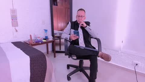 _axelking_ online show from December 2025 11:37:01 AM