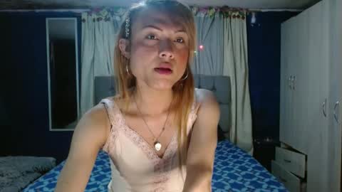 Snapshot of _azalea_65 chatting on October 2025 02:09:01 AM _azalea_65 online show from October 2025 02:09:01 AM