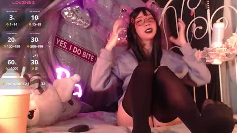 Crystal online show from November 2025 06:19:02 PM