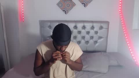 Andrew online show from December 2025 07:09:01 PM