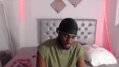 Andrew online show from December 2025 08:04:01 PM