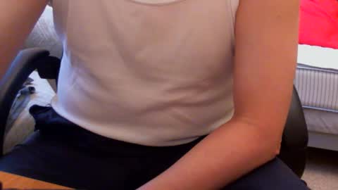 Snapshot of _buwe22_ chatting on November 2025 12:19:02 PM Uwe online show from November 2025 12:19:02 PM