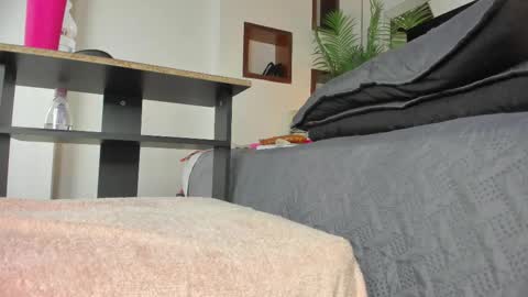 Candy online show from November 2025 01:53:02 PM