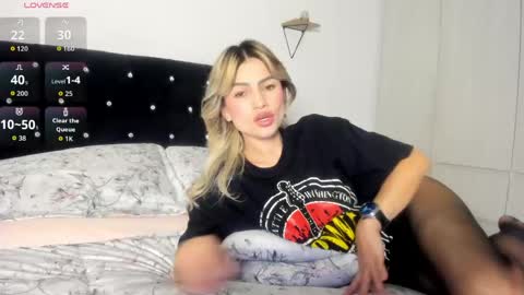 Snapshot of _cereza_ chatting on June 2026 09:20:01 PM Bella online show from June 2026 09:20:01 PM