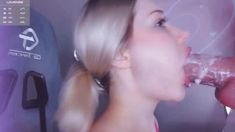 Angelina online show from December 2025 05:43:02 PM