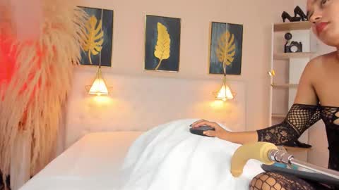 _cinnamon_star online show from February 2026 12:17:02 PM