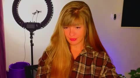 Snapshot of _comefeelme_ chatting on December 2025 03:34:02 AM D online show from December 2025 03:34:02 AM