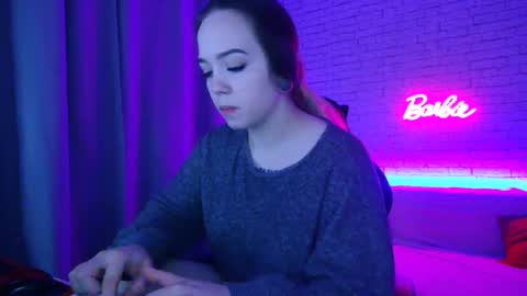 Nica online show from November 2025 10:07:01 AM