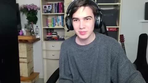 Snapshot of _crise_next_door_ chatting on October 2025 04:31:01 PM _crise_next_door_ online show from October 2025 04:31:01 PM