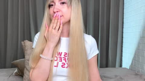 Snapshot of _crystal_moon_1 chatting on October 2025 08:20:01 PM _crystal_moon_1 online show from October 2025 08:20:01 PM