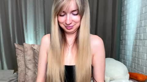 Snapshot of _crystal_moon_1 chatting on November 2025 09:42:02 PM _crystal_moon_1 online show from November 2025 09:42:02 PM