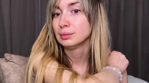 Snapshot of _crystal_moon_1 chatting on November 2025 01:48:02 AM _crystal_moon_1 online show from November 2025 01:48:02 AM