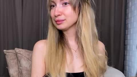 Snapshot of _crystal_moon_1 chatting on November 2025 10:09:02 PM _crystal_moon_1 online show from November 2025 10:09:02 PM