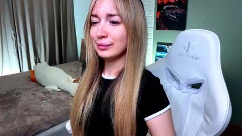 _crystal_moon_1 online show from February 2026 08:27:02 PM