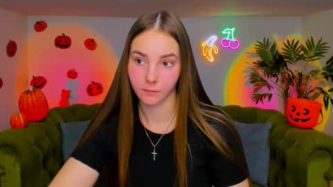 Erika online show from November 2025 01:33:02 PM