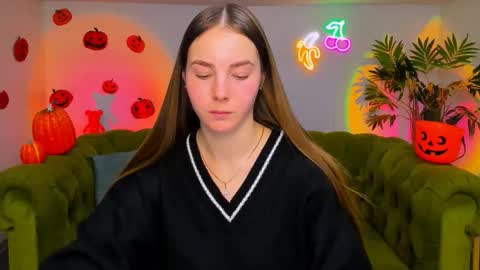 Erika online show from November 2025 06:23:01 AM