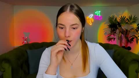 Erika online show from November 2025 07:08:01 AM