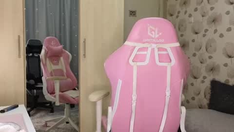 _cute_ice online show from May 2026 06:16:02 PM