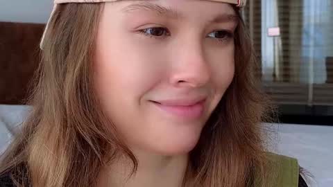 DemiDee online show from October 2025 06:50:02 AM