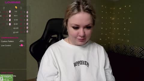 Snapshot of _elven_dreams__ chatting on December 2024 05:14:02 AM chloue and Gretta online show from December 2024 05:14:02 AM