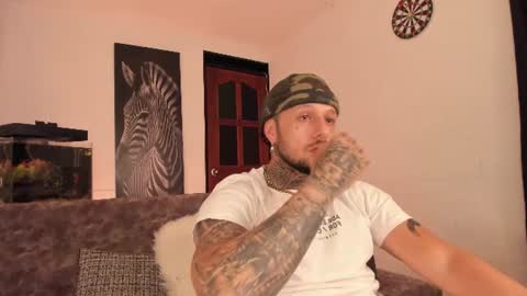 Snapshot of _emilio_escobar chatting on June 2026 10:39:02 AM Emilio online show from June 2026 10:39:02 AM