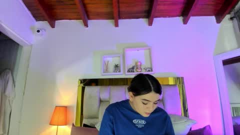 Isabella online show from December 2025 12:09:01 PM