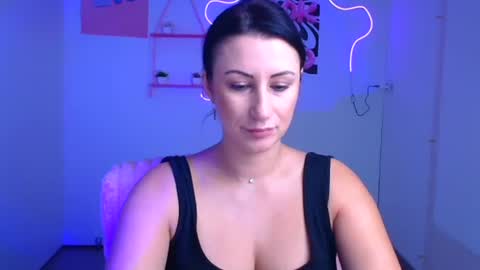 Snapshot of _emma_lay chatting on November 2025 01:11:01 PM Emma online show from November 2025 01:11:01 PM