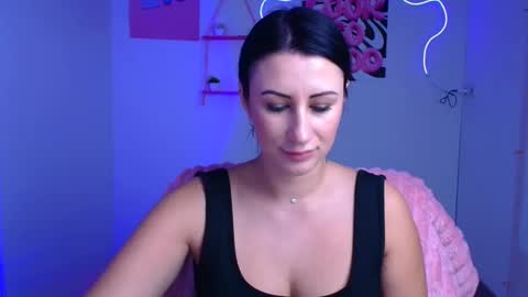 Snapshot of _emma_lay chatting on November 2025 12:59:03 PM Emma online show from November 2025 12:59:03 PM