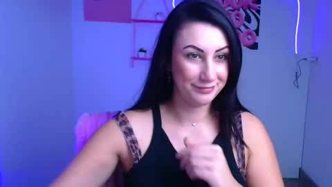 Snapshot of _emma_lay chatting on November 2025 12:41:02 PM Emma online show from November 2025 12:41:02 PM