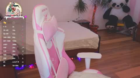 Evie online show from December 2024 05:34:01 AM