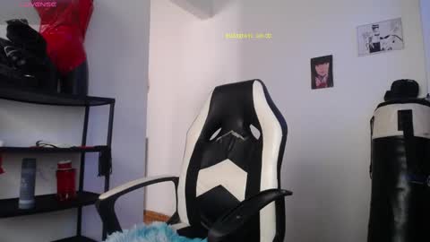 Snapshot of _exa_ chatting on February 2025 12:10:02 PM Exa help me position myself with your thumb up thanks online show from February 2025 12:10:02 PM