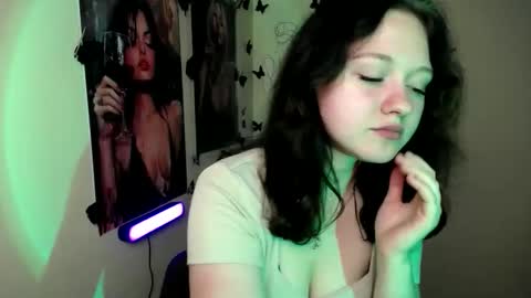 Snapshot of _foxy_lady chatting on October 2025 06:23:01 AM Alice online show from October 2025 06:23:01 AM