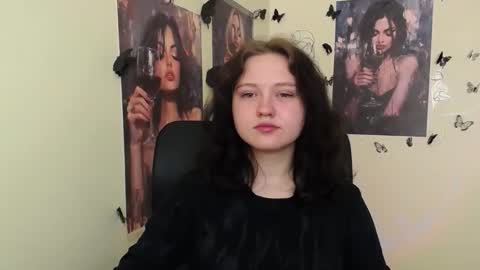 Snapshot of _foxy_lady chatting on April 2026 06:05:02 AM Alice online show from April 2026 06:05:02 AM