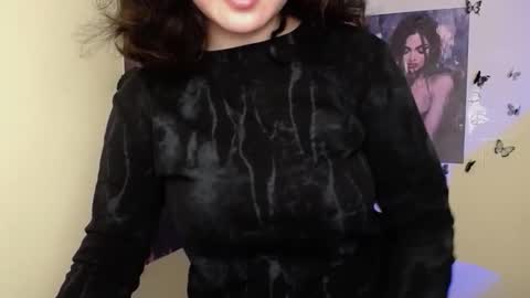 Snapshot of _foxy_lady chatting on April 2026 06:31:01 AM Alice online show from April 2026 06:31:01 AM