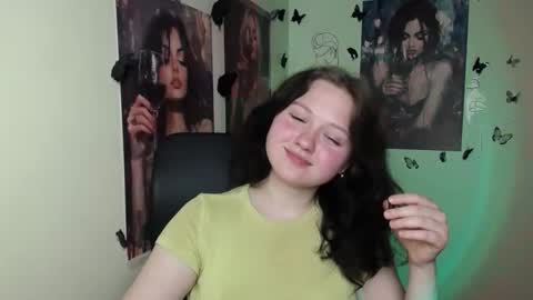 Snapshot of _foxy_lady chatting on April 2026 06:20:01 PM Alice online show from April 2026 06:20:01 PM