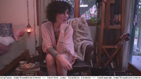 Snapshot of _frankie_rivers chatting on December 2024 11:49:02 PM Frankie Rivers allmylinks  online show from December 2024 11:49:02 PM