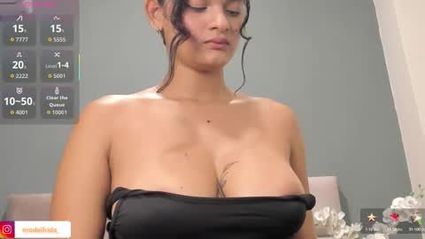 Frida online show from November 2025 01:32:01 PM