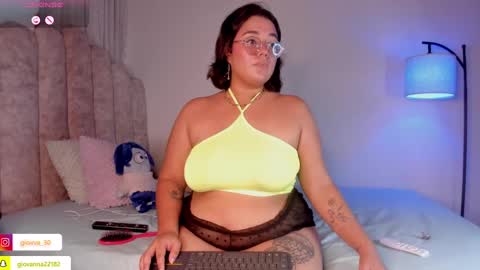 Snapshot of _giovaa_ chatting on March 2025 08:42:01 PM G I O V A online show from March 2025 08:42:01 PM