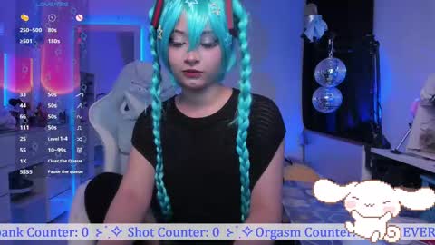 Snapshot of _heavenly_blue_ chatting on November 2025 02:00:02 AM Bluey online show from November 2025 02:00:02 AM