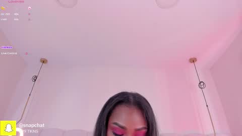 Snapshot of _huge_boobs_ebony chatting on October 2025 08:20:01 PM Darlis online show from October 2025 08:20:01 PM