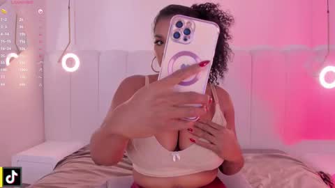 Snapshot of _huge_boobs_ebony chatting on October 2025 07:36:02 PM Darlis online show from October 2025 07:36:02 PM