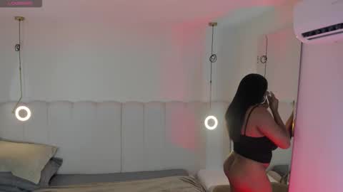 Snapshot of _huge_boobs_ebony chatting on November 2025 06:24:02 PM Darlis online show from November 2025 06:24:02 PM