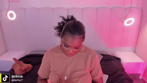 Snapshot of _huge_boobs_ebony chatting on December 2025 07:08:02 PM Darlis online show from December 2025 07:08:02 PM