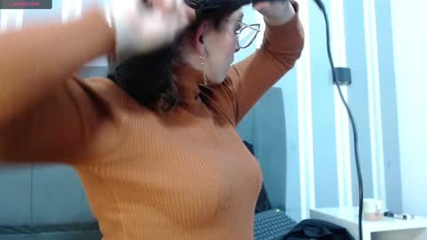 Snapshot of _isaabellaa chatting on December 2024 05:54:02 PM Isa online show from December 2024 05:54:02 PM