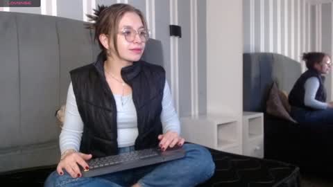 Snapshot of _isaabellaa chatting on December 2024 12:57:02 PM Isa online show from December 2024 12:57:02 PM